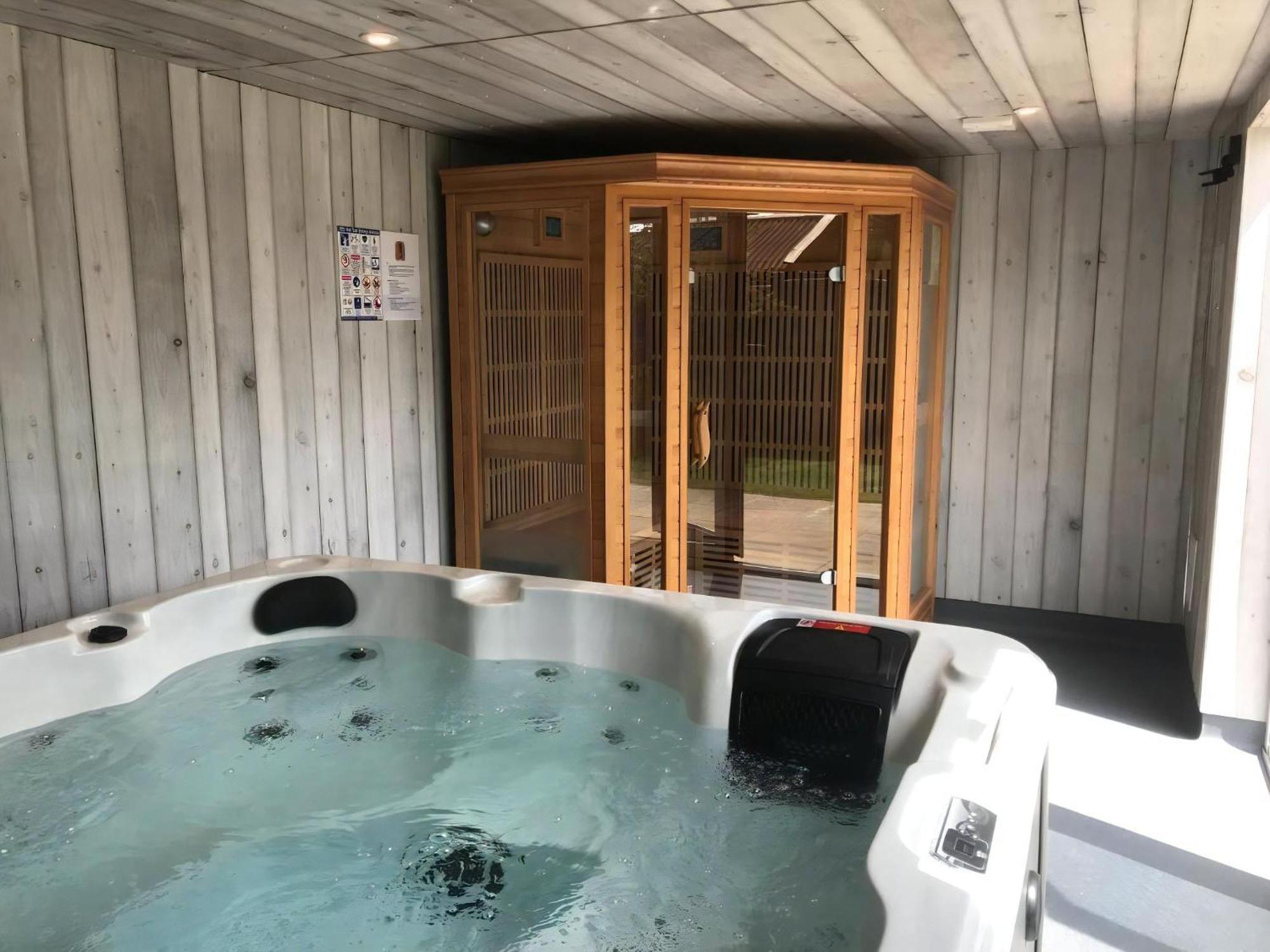 Stunning Cottage With A Private Hot Tub And Sauna In Norfolk Ref 99003Ac Lessingham Экстерьер фото
